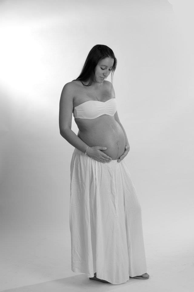 Anabela maternity photo black and white