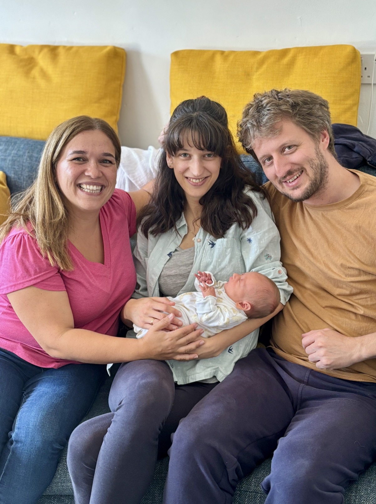Anabela postnatal visit with family